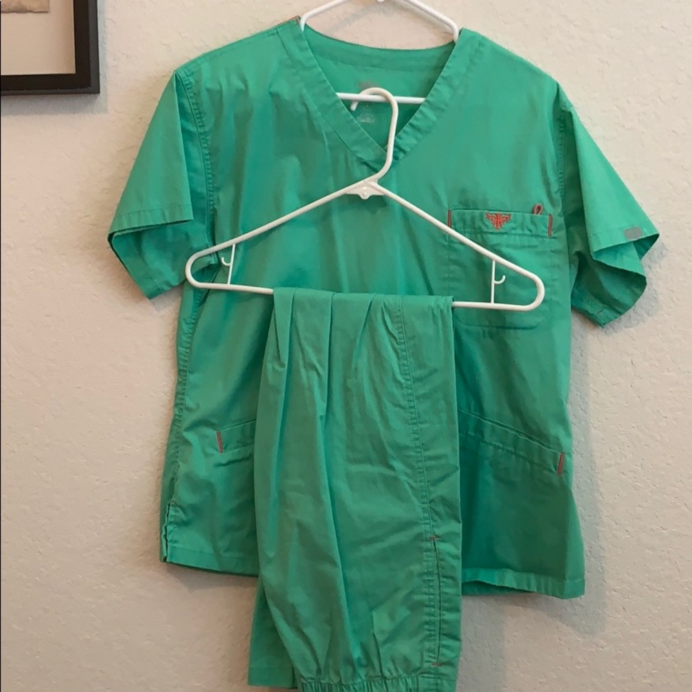 Scrub set! - Picture 4 of 4